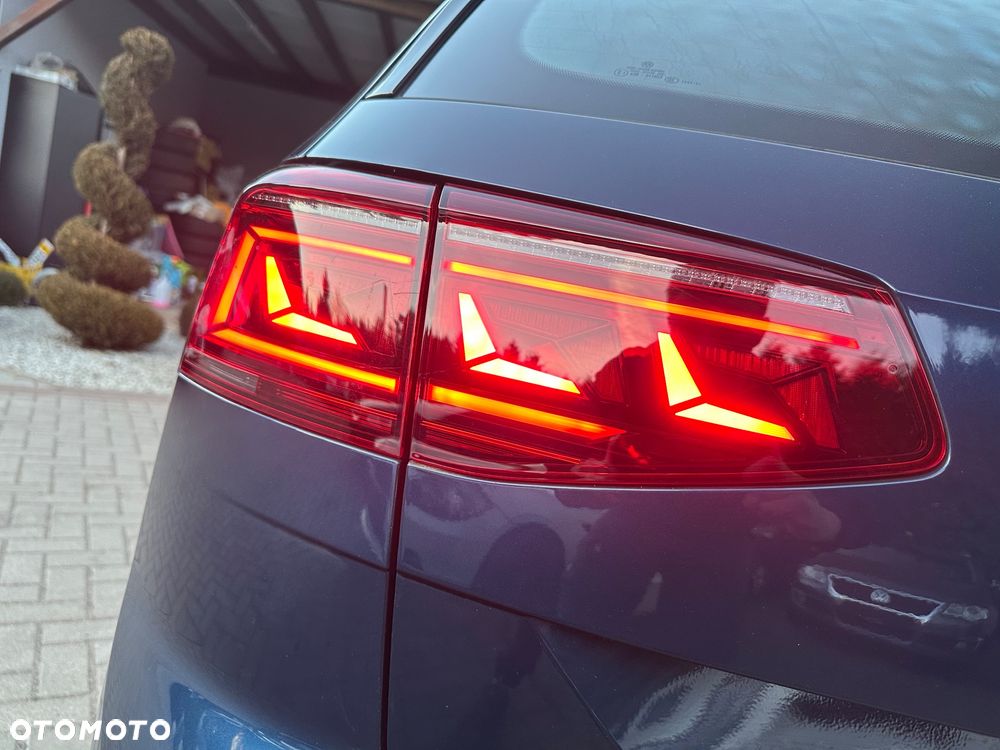 Volkswagen Passat Variant 2.0 TDI SCR DSG Elegance - 38