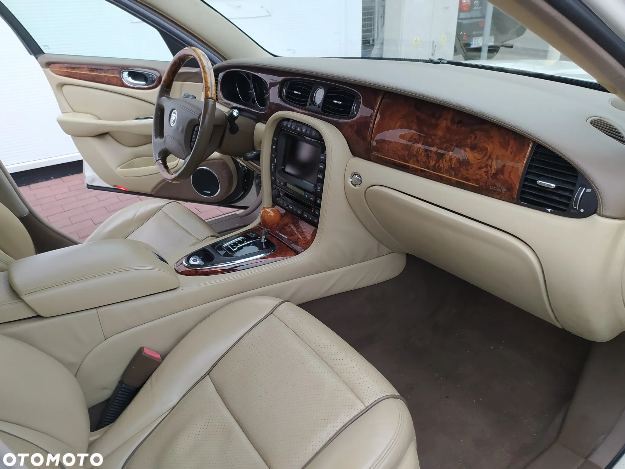Jaguar XJ - 24