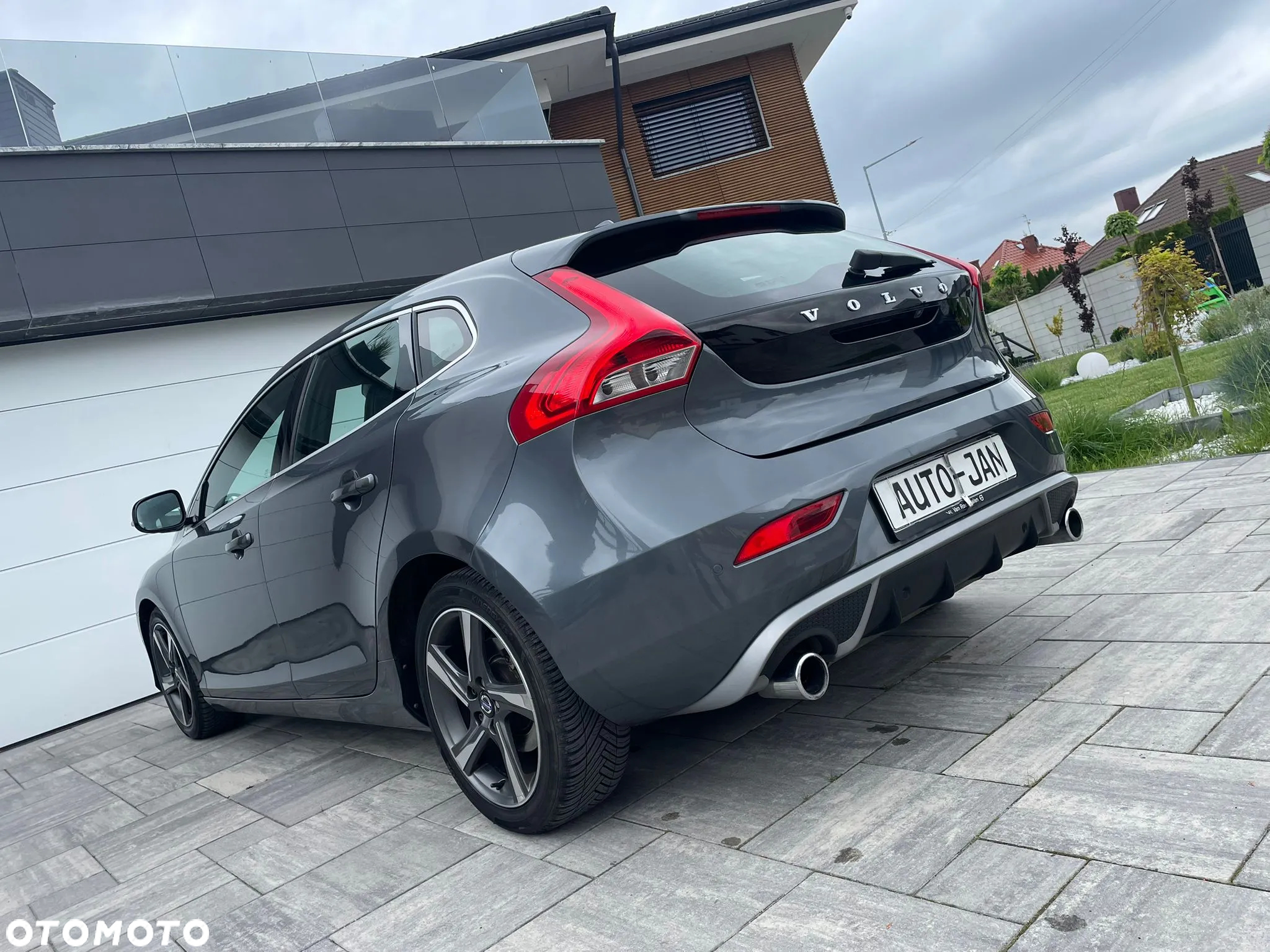 Volvo V40 D2 R-Design - 7