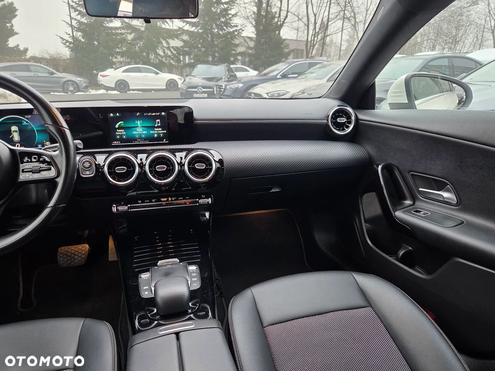 Mercedes-Benz CLA 180 d 7G-DCT - 26