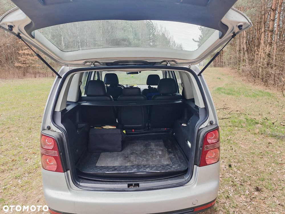 Volkswagen Touran 1.9 TDI Highline - 16