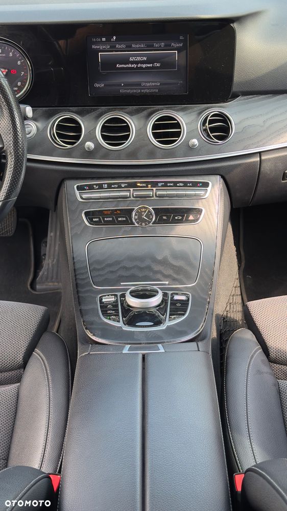 Mercedes-Benz Klasa E 200 4-Matic 9G-TRONIC - 16