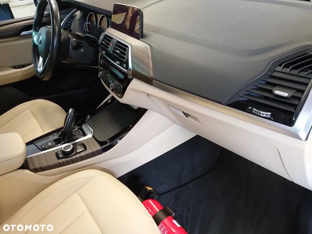 BMW X3 xDrive20i Luxury Line - 16