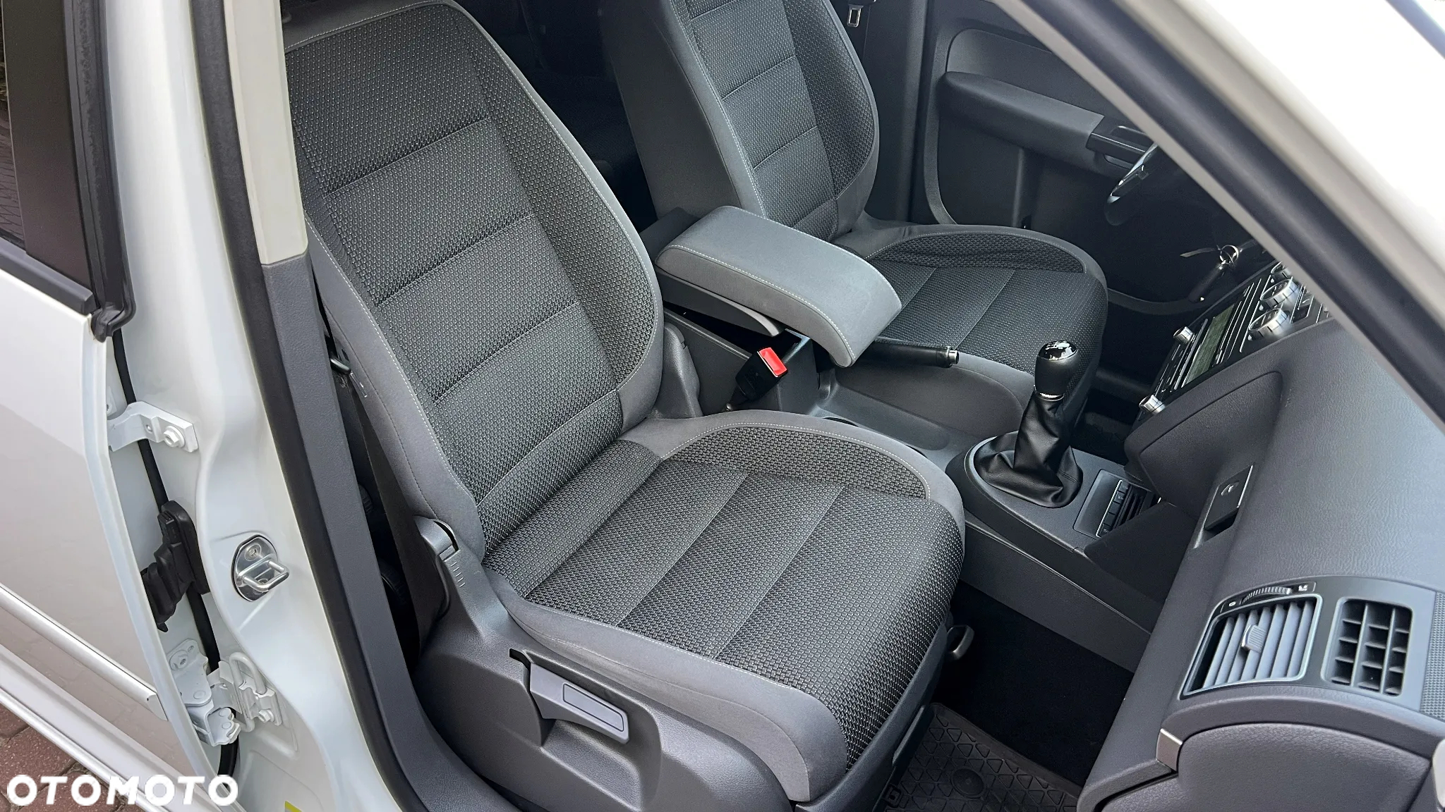Volkswagen Touran 1.6 TDI DPF Comfortline - 27