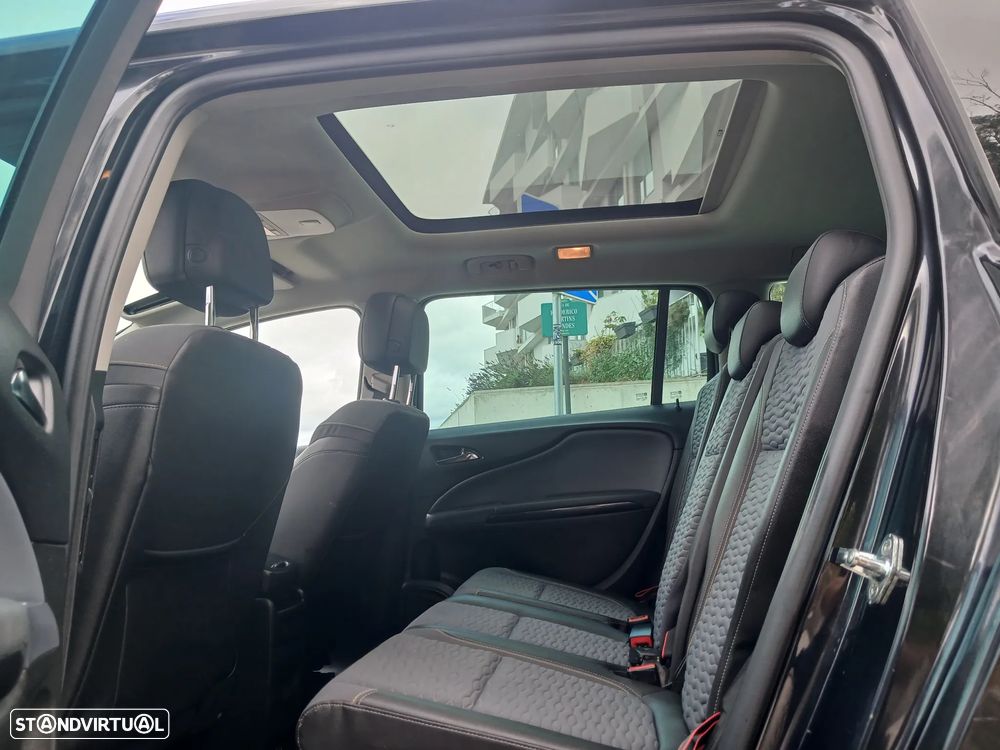 Opel Zafira 1.6 CDTi Executive — fotografia 17
