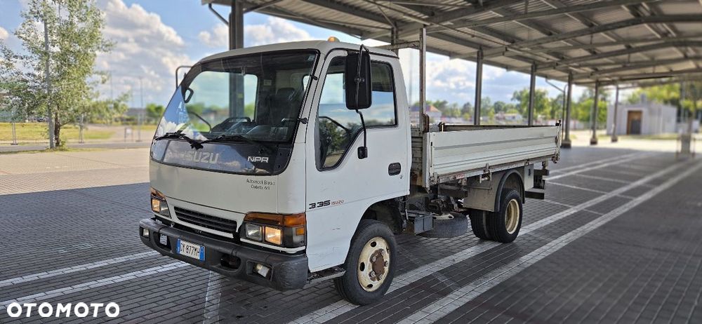 Isuzu NPR69 - 1