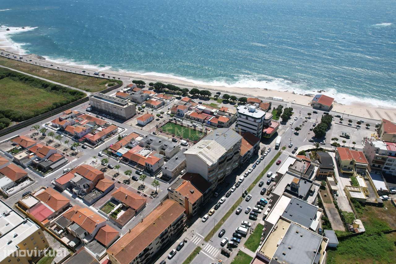 Prédio com três apartamentos T3+1 e um T2 à venda - Oportunidade Única - Grande imagem: 5/14