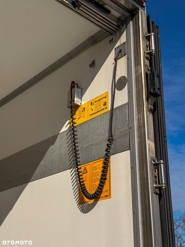 Mercedes-Benz Mercedes-Benz Atego 1324 Chłodnia 6,40 m + Winda 1500 kg | 223 tys. km | EURO 6 - 34