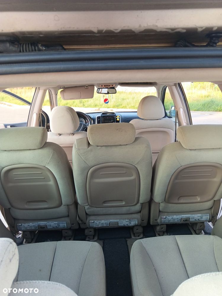 Kia Carnival - 10