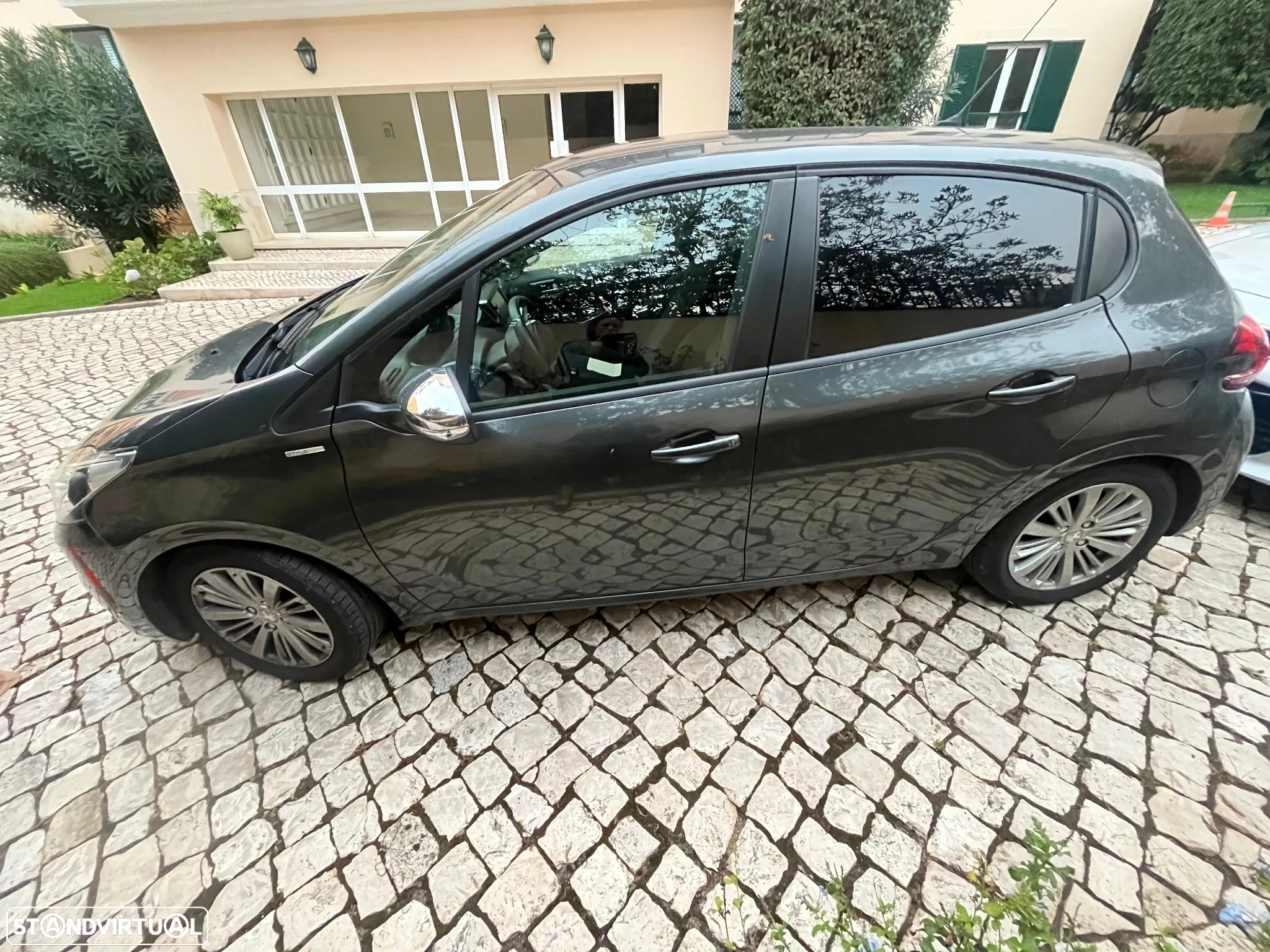 Peugeot 208 - 2