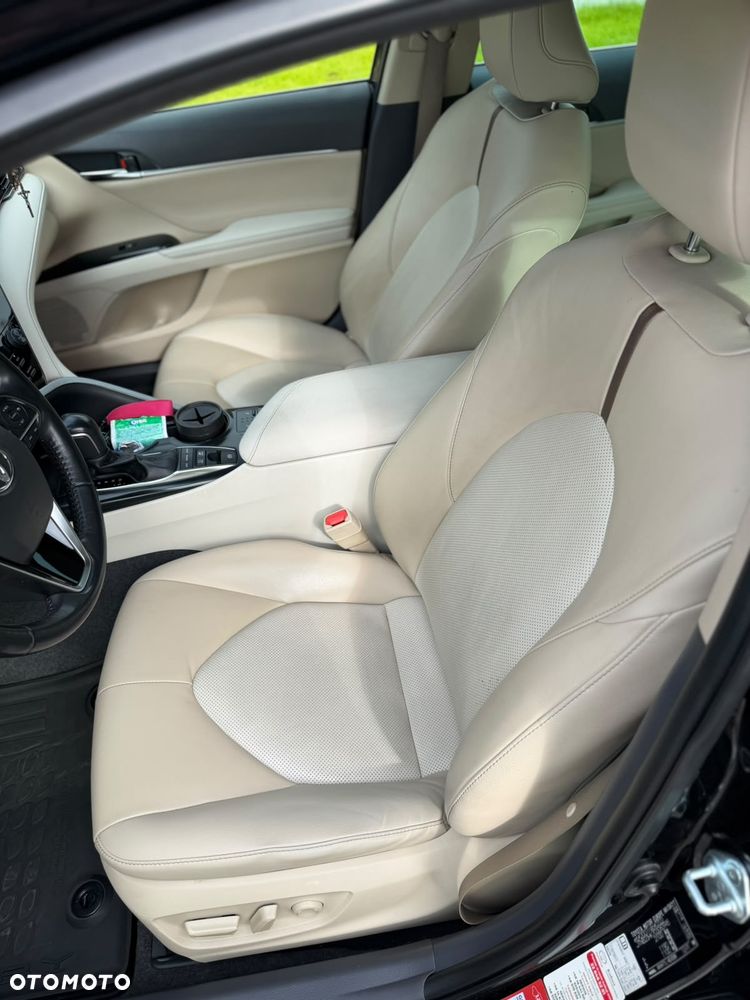 Toyota Camry - 17