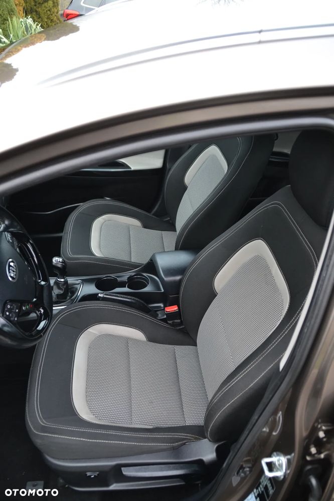 Kia Ceed 1.6 GDI Dream-Team Edition - 25