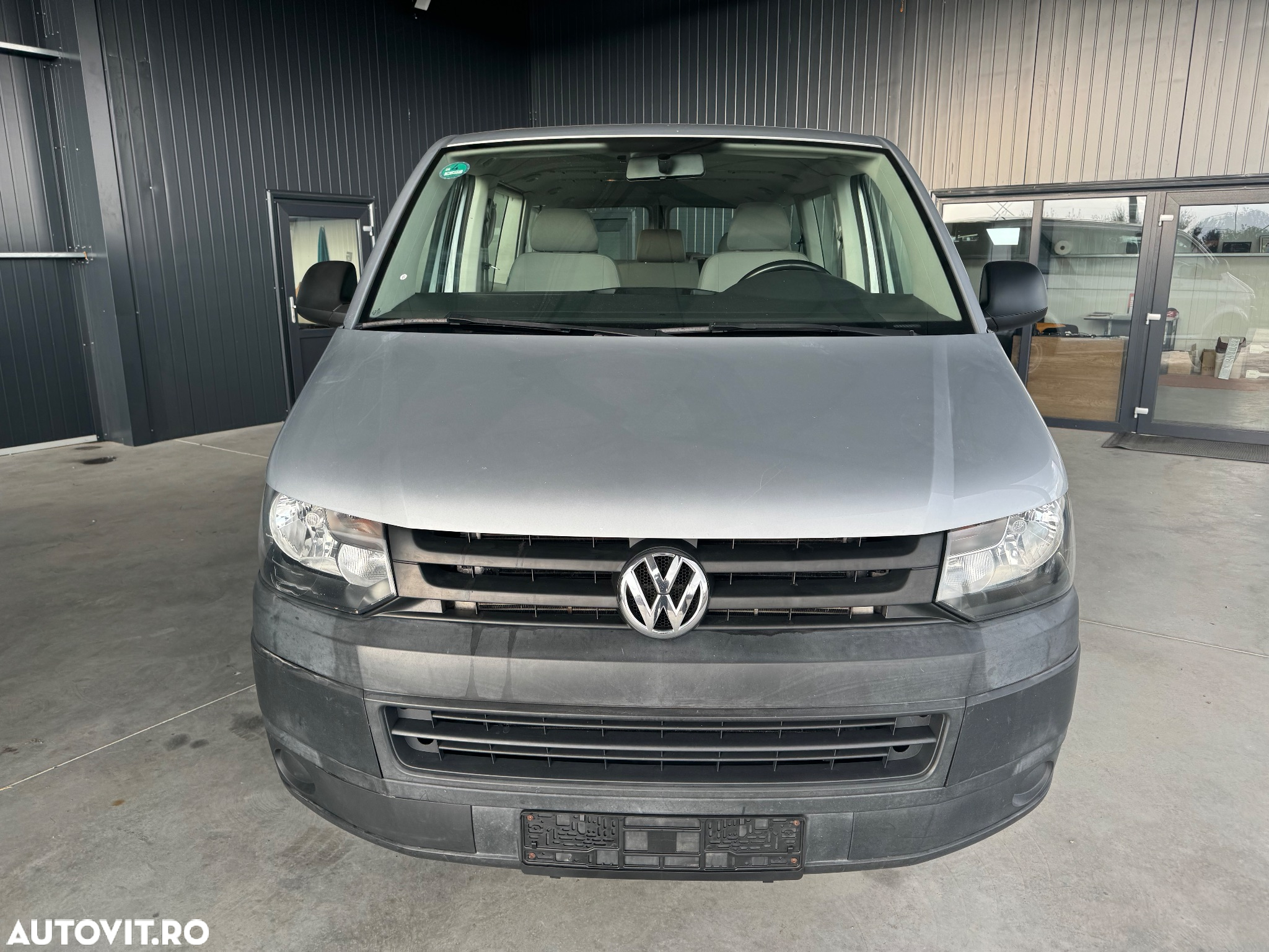 Volkswagen Caravelle - 11