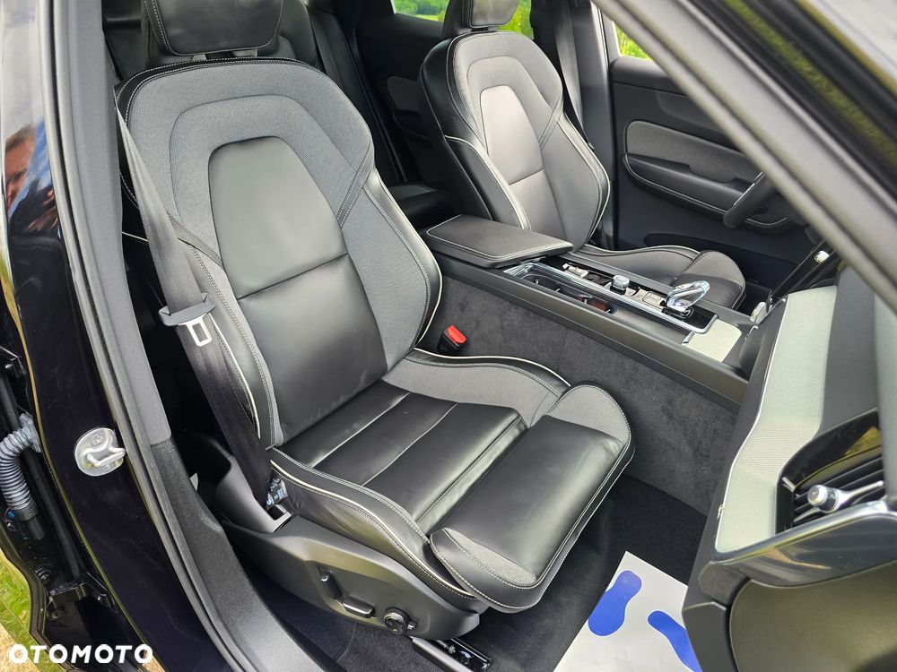 Volvo XC 60 B5 B AWD Plus Dark - 19