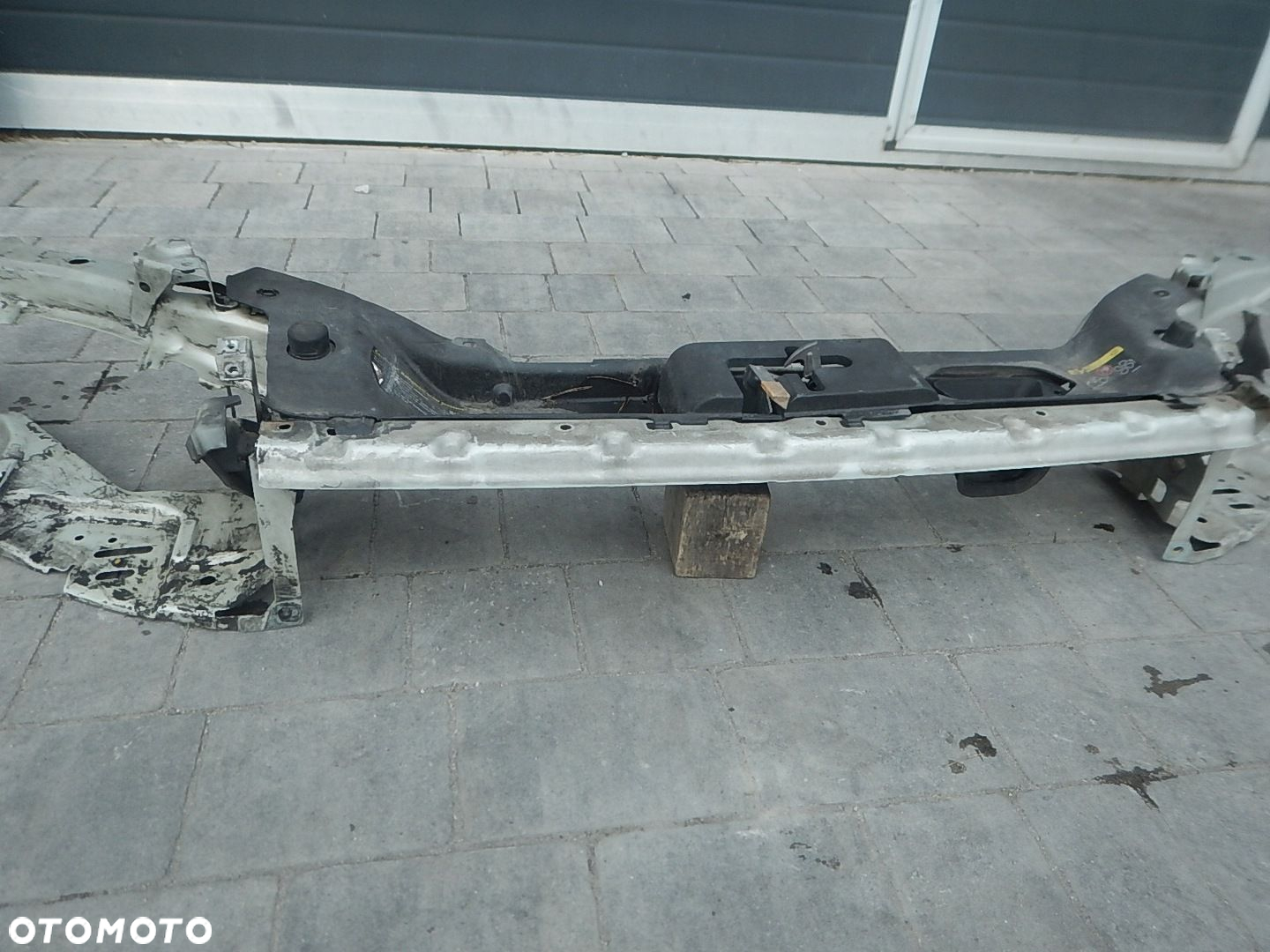 PAS PRZEDNI WZMOCNIENIE GÓRNE VOLVO C30 - 4