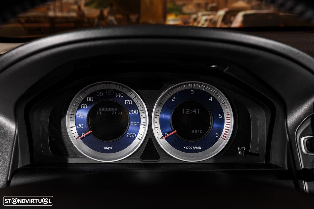 Volvo XC 60 2.0 D3 Drive R-Design - 14