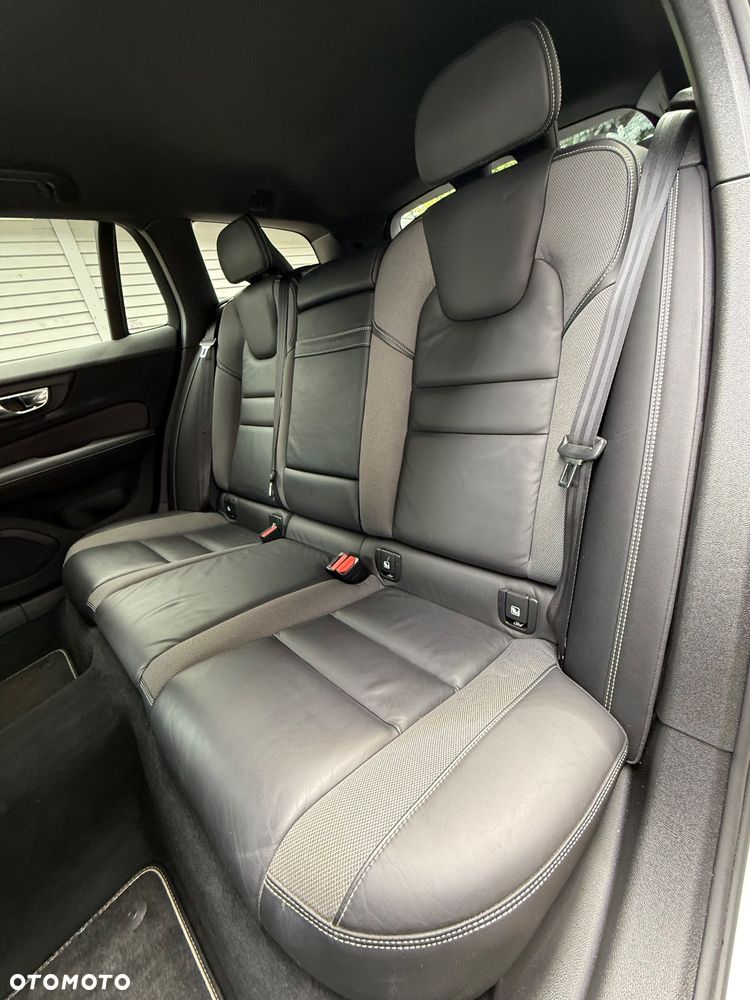 Volvo V60 D3 Drive-E R-Design Momentum - 30