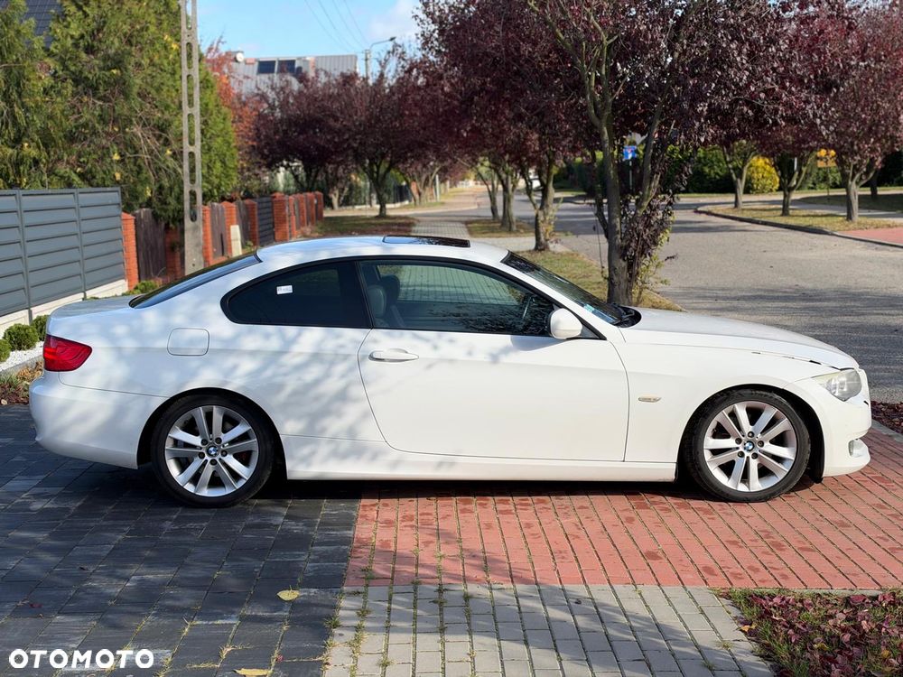 BMW 3 Series 2010 photo 4