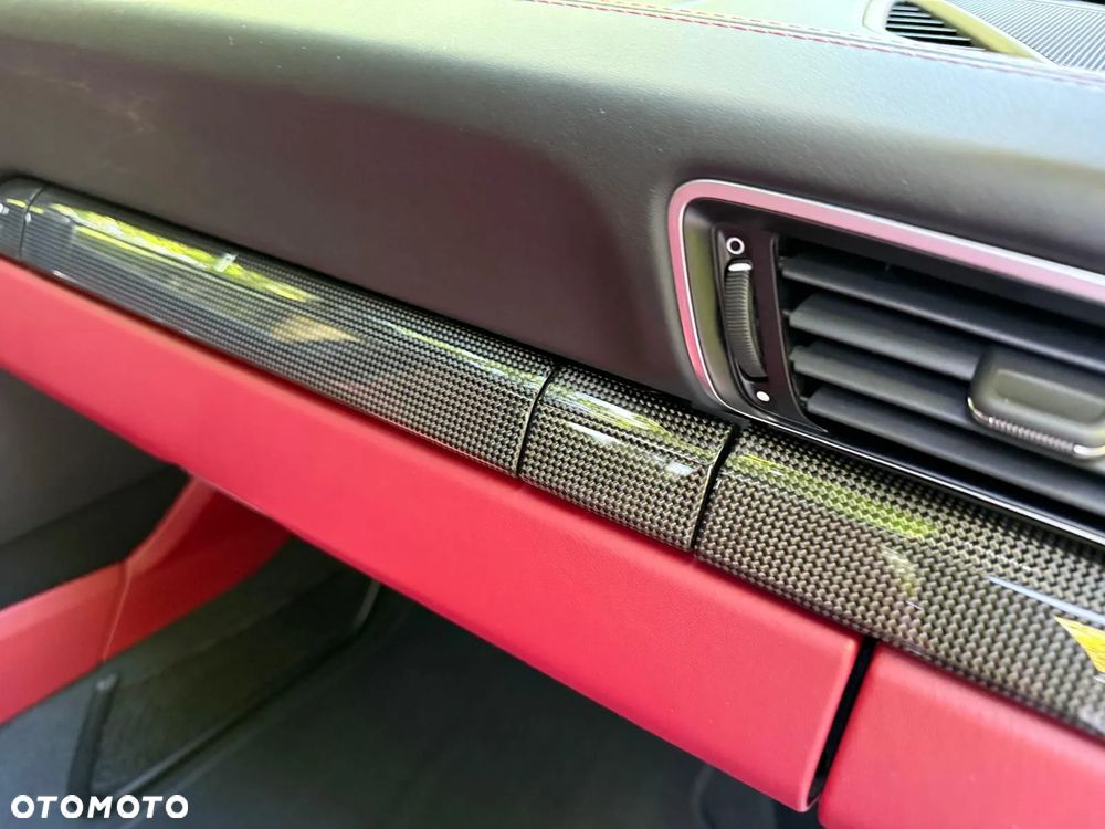 Porsche 911 Carrera 4 GTS PDK - 30