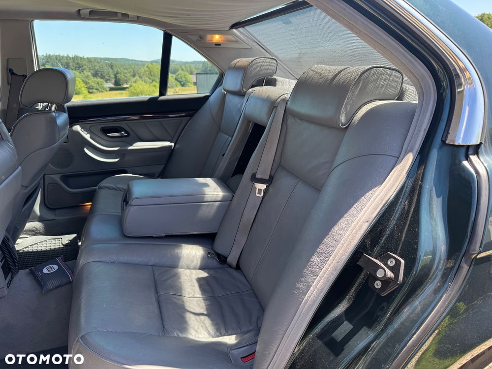 BMW Seria 7 735i L - 12