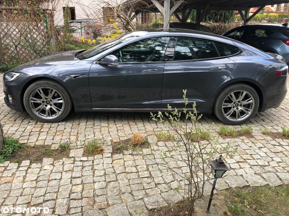 Tesla Model S - 25