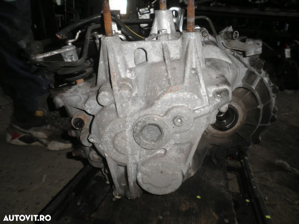 Cutie viteze Mitsubishi Outlander 2.3 Di-D 4x4 4N14 - 3