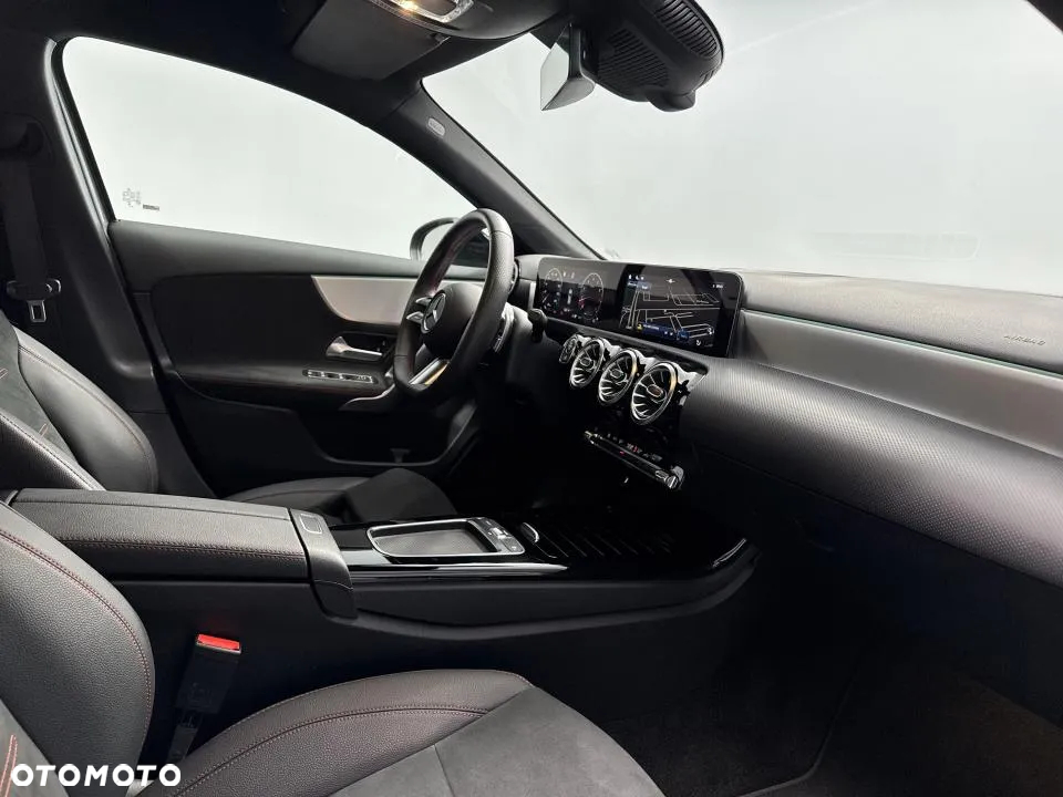 Mercedes-Benz Klasa A 200 AMG Line 7G-DCT - 24
