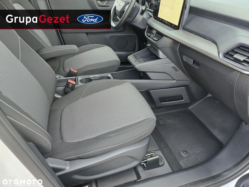 Ford Transit Courier - 38