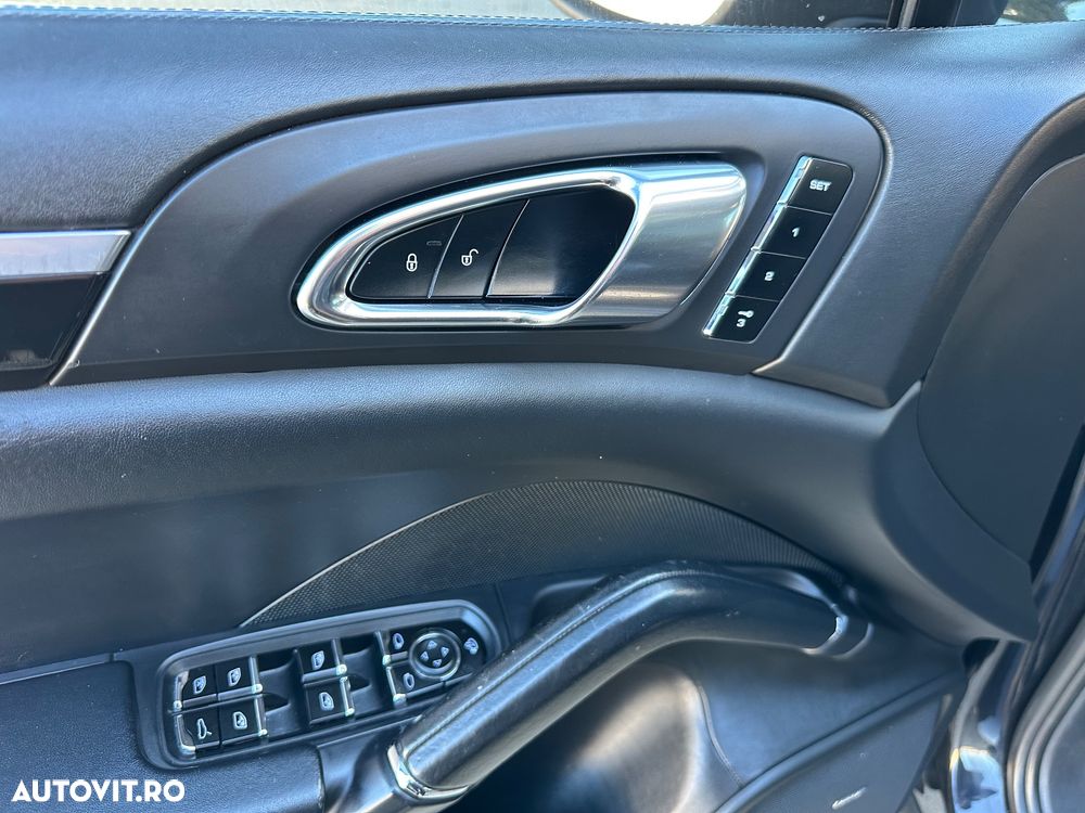 Porsche Cayenne Platinum Edition - 17