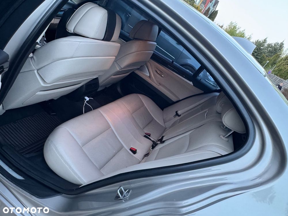 BMW Seria 5 535i xDrive - 12