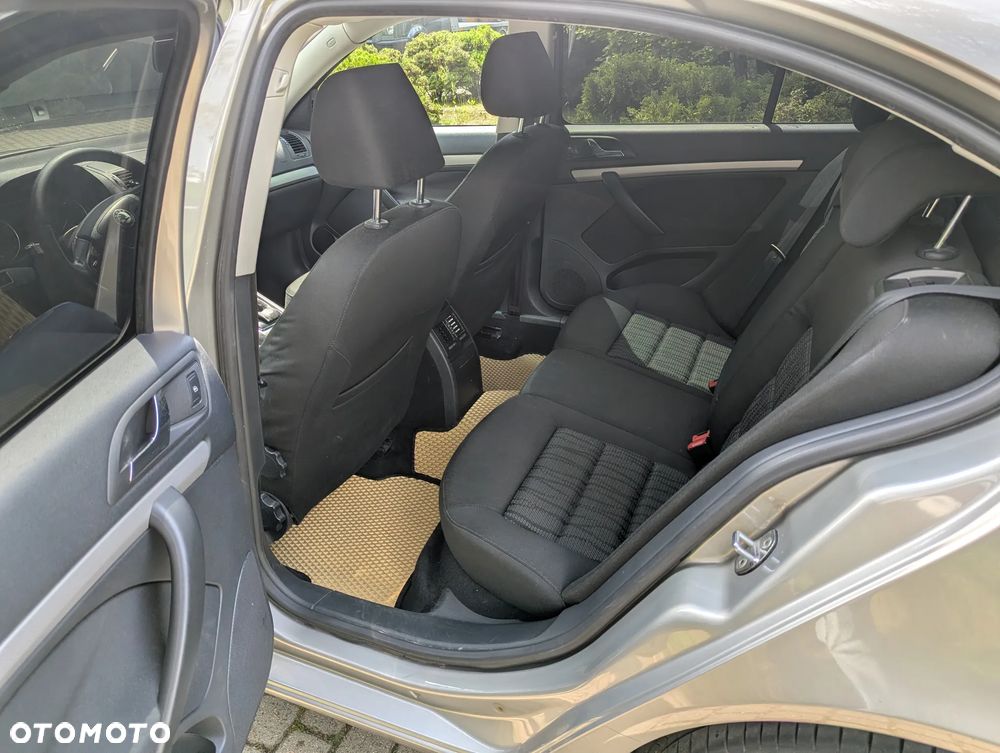 Skoda Octavia 2.0 TDI Elegance DSG - 18