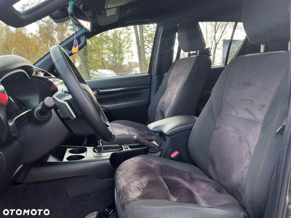 Toyota Hilux 2.8 D-4D Double Cab GR Sport 4x4 - 10