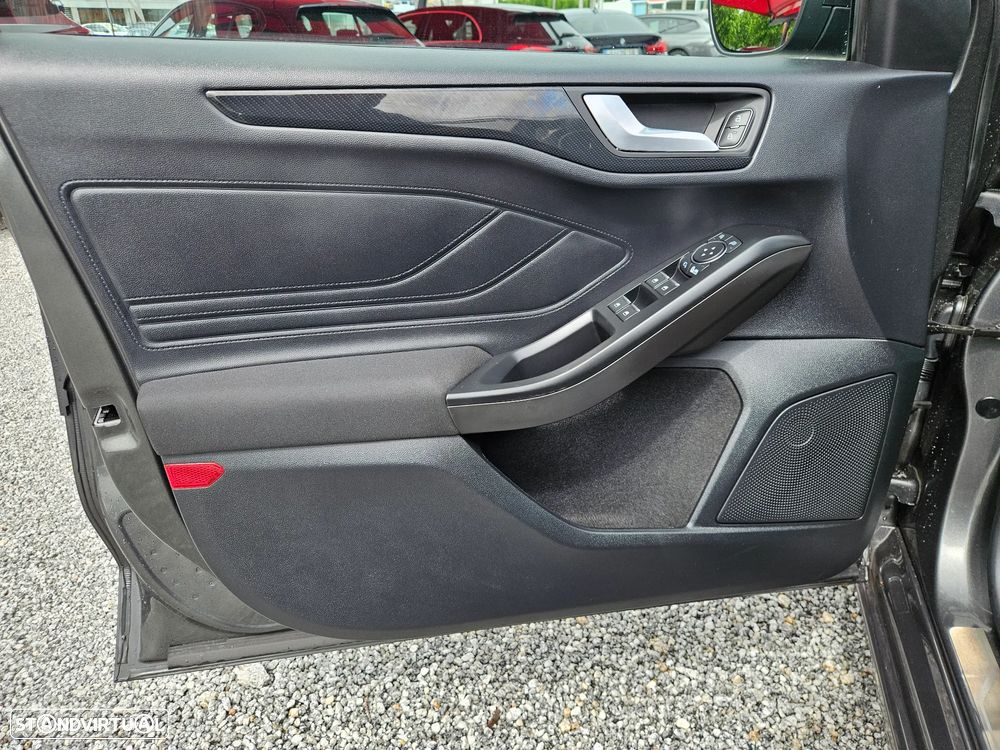 Ford Focus SW 1.0 EcoBoost MHEV ST-Line - 38