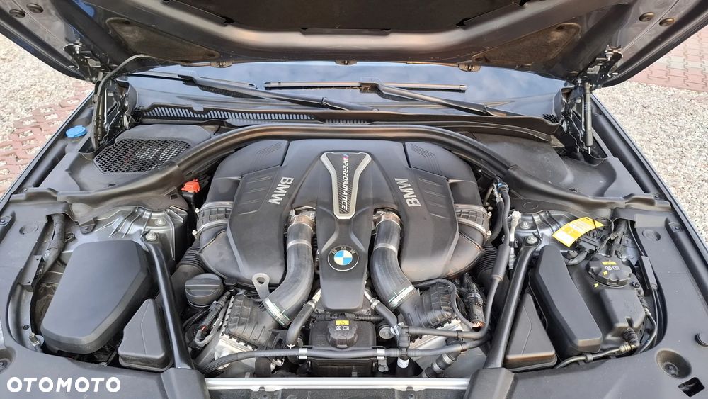 BMW Seria 5 M550i xDrive - 10