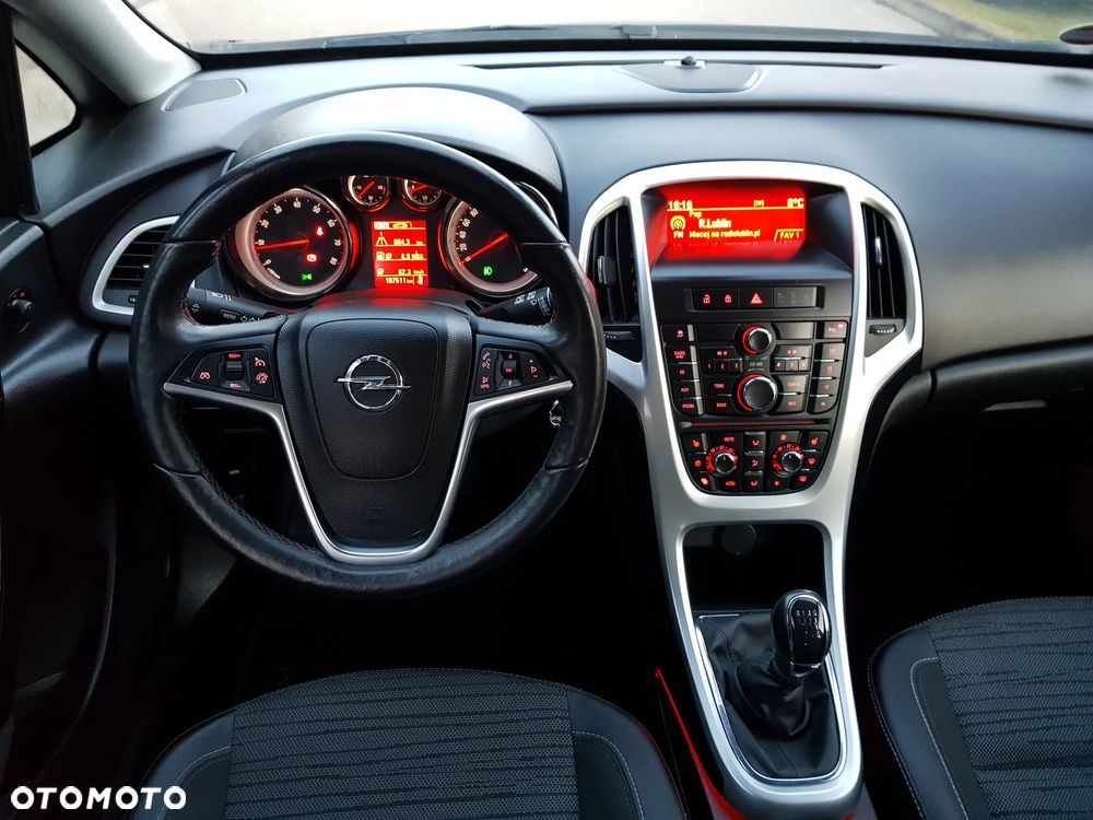 Opel Astra 1.4 Turbo Exklusiv - 27