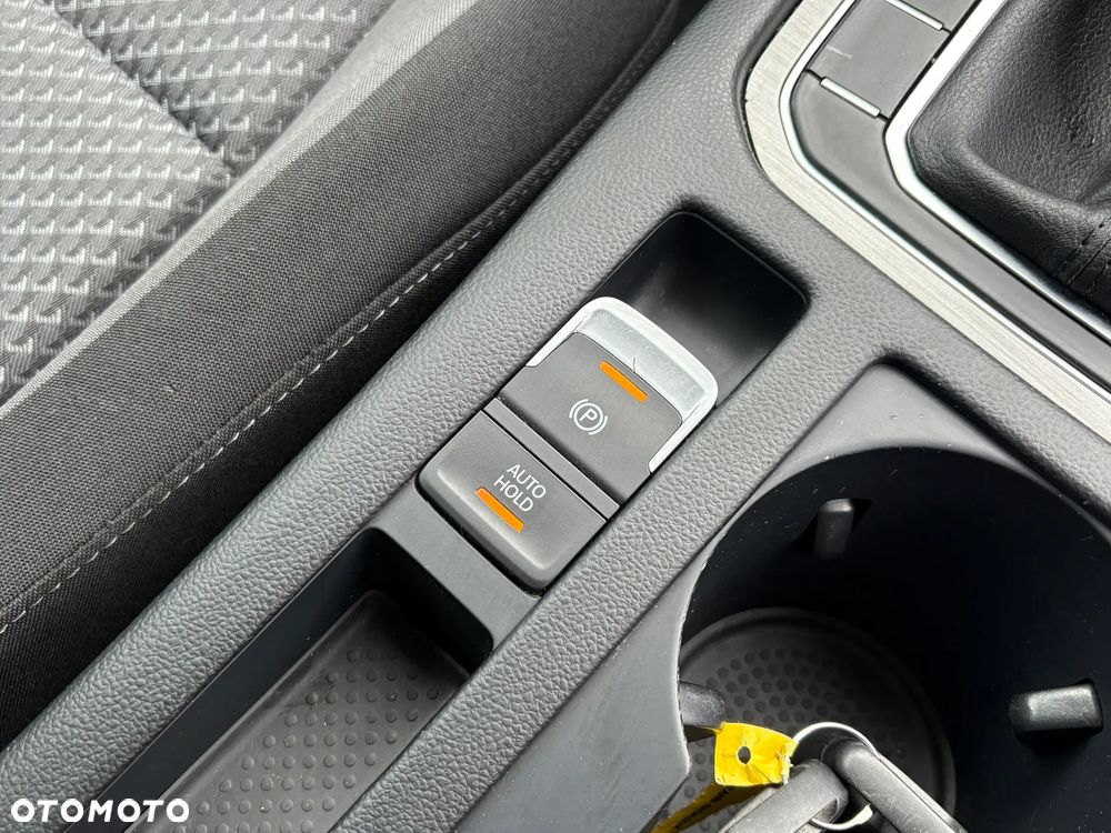 Volkswagen Passat Variant 1.6 TDI SCR BlueMotion Trendline - 19