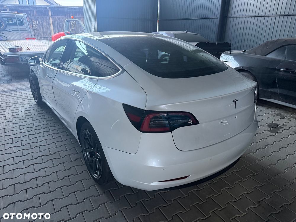Tesla Model 3 - 9