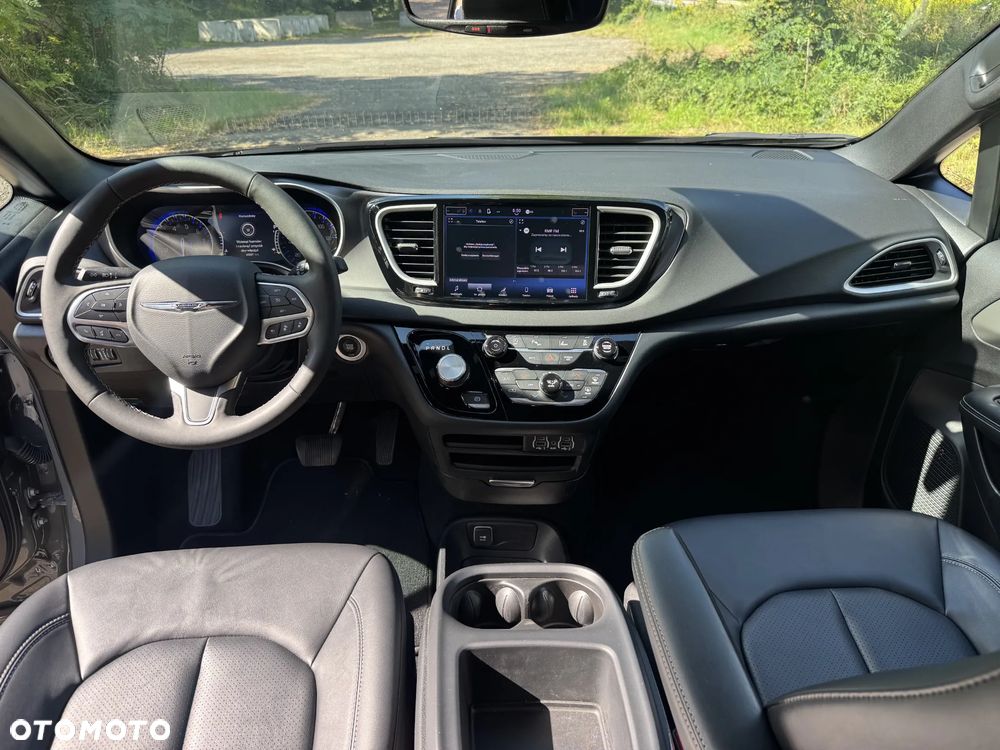 Chrysler Pacifica - 10