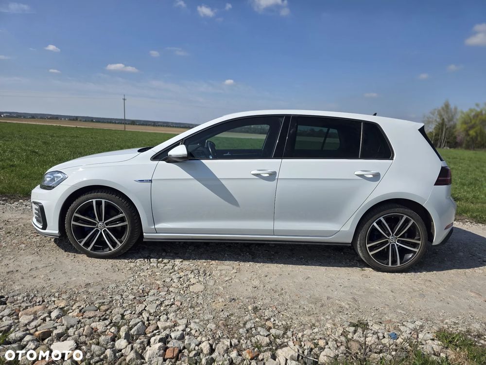 Volkswagen Golf - 2