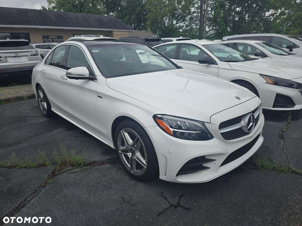 Mercedes-Benz Klasa C 300 4Matic 9G-TRONIC AMG Line - 2