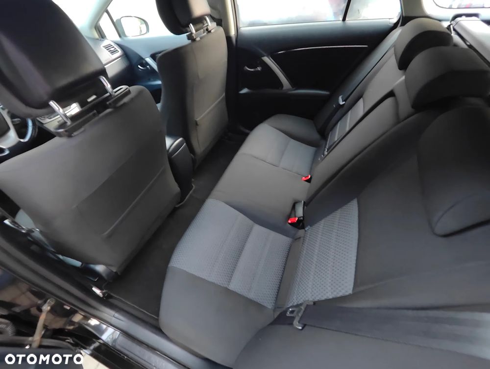 Toyota Avensis - 12