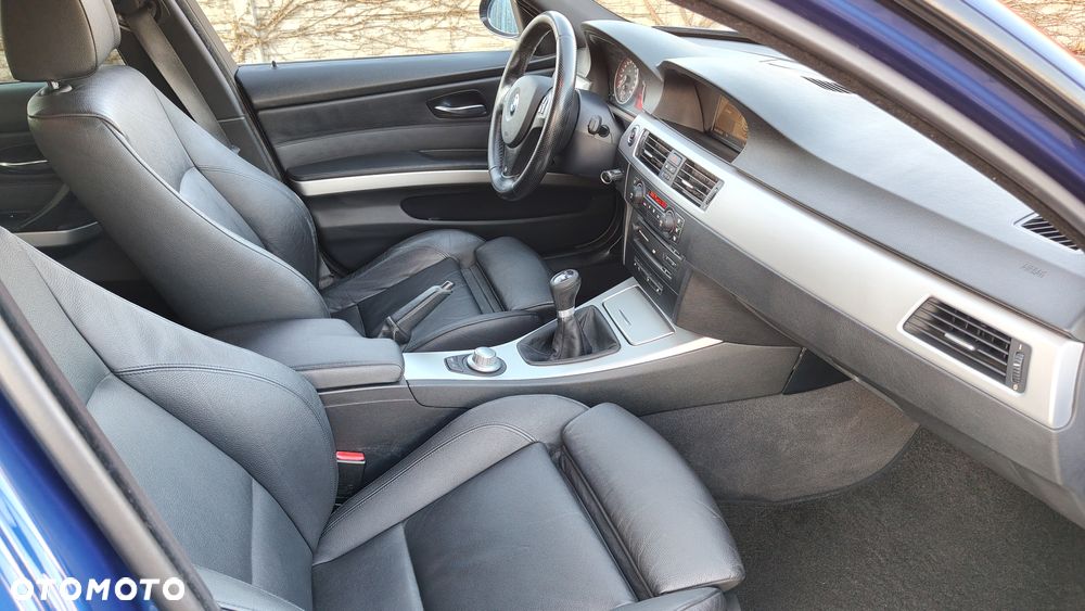 BMW Seria 3 325xi - 11