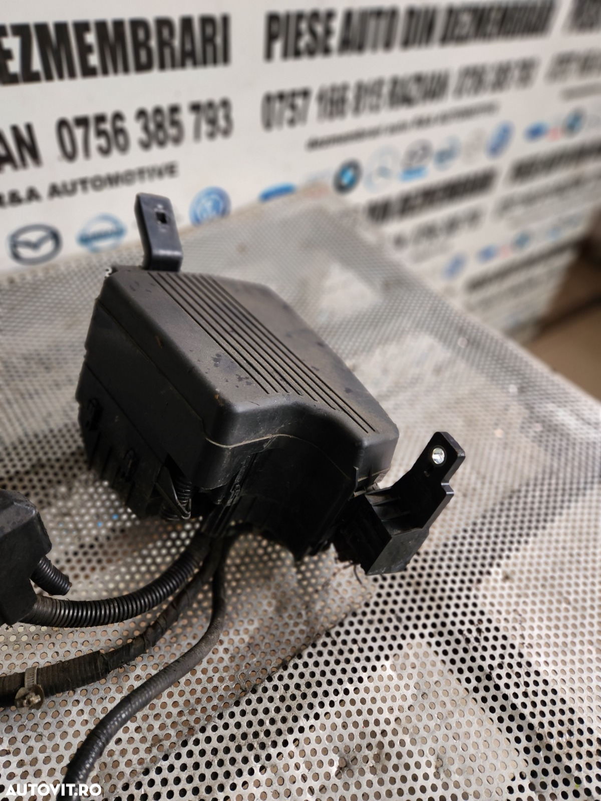 Tablou Panou Sigurante Borna Baterie Plus Minus Mazda CX5 CX-5 An 2013-2014-2015-2016-2017 Dezmembrez Mazda CX5 2.2 Diesel Skyactive 4x4 An 2013-2014-2015-2016-2017 - Dezmembrari Arad - 2