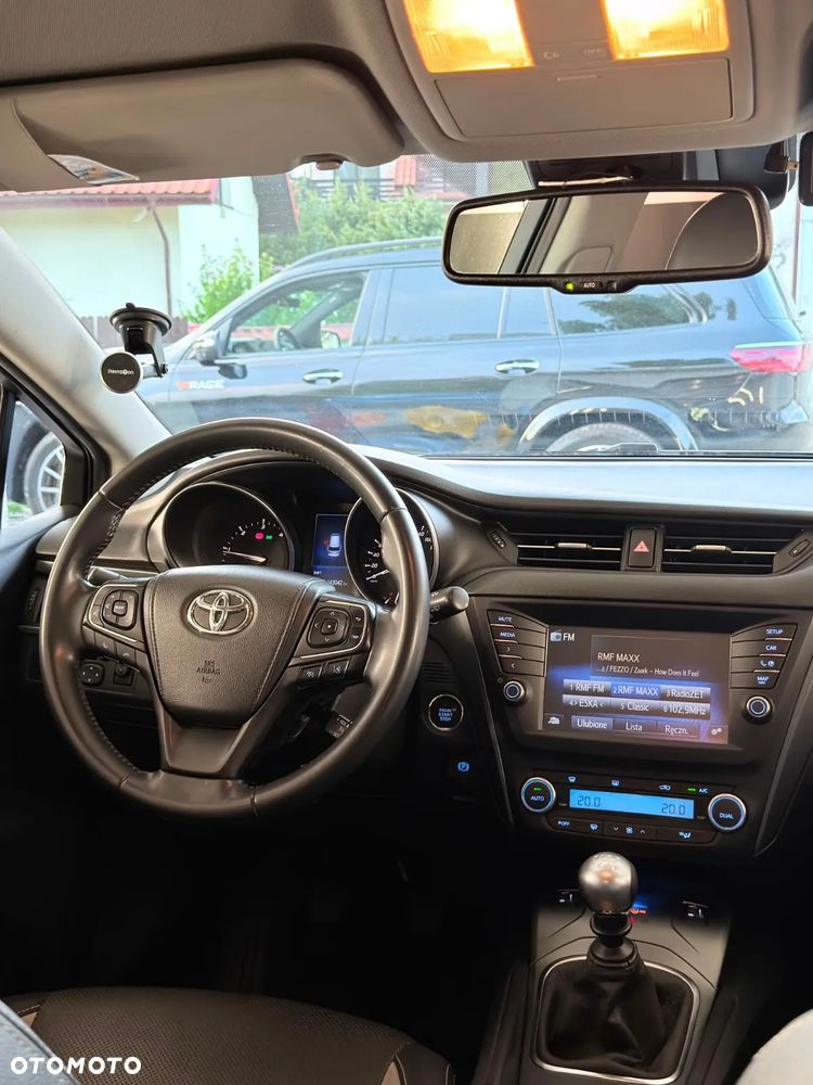 Toyota Avensis 2.0 D-4D Premium - 25