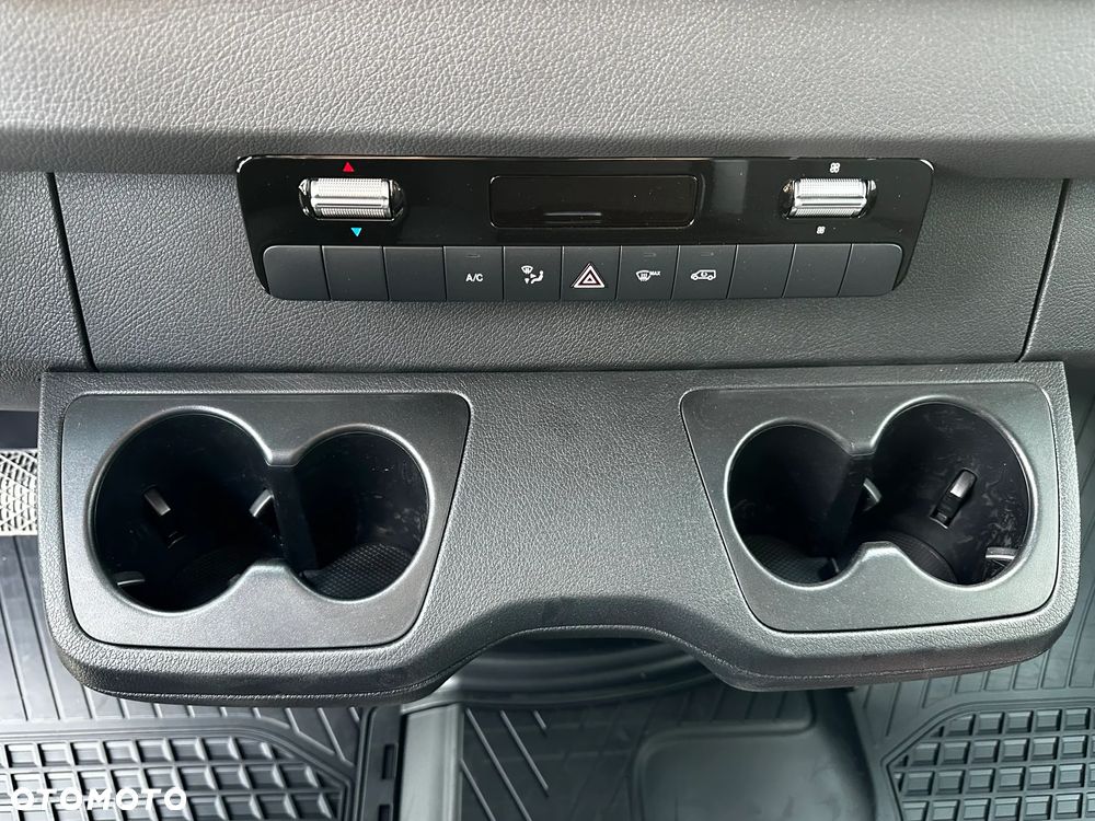 Mercedes-Benz Sprinter - 22
