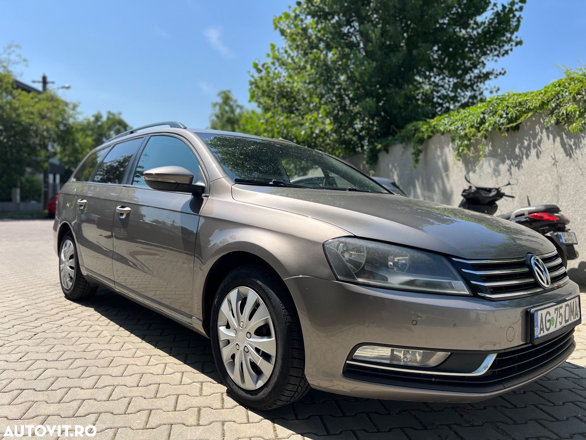 Volkswagen Passat - 1