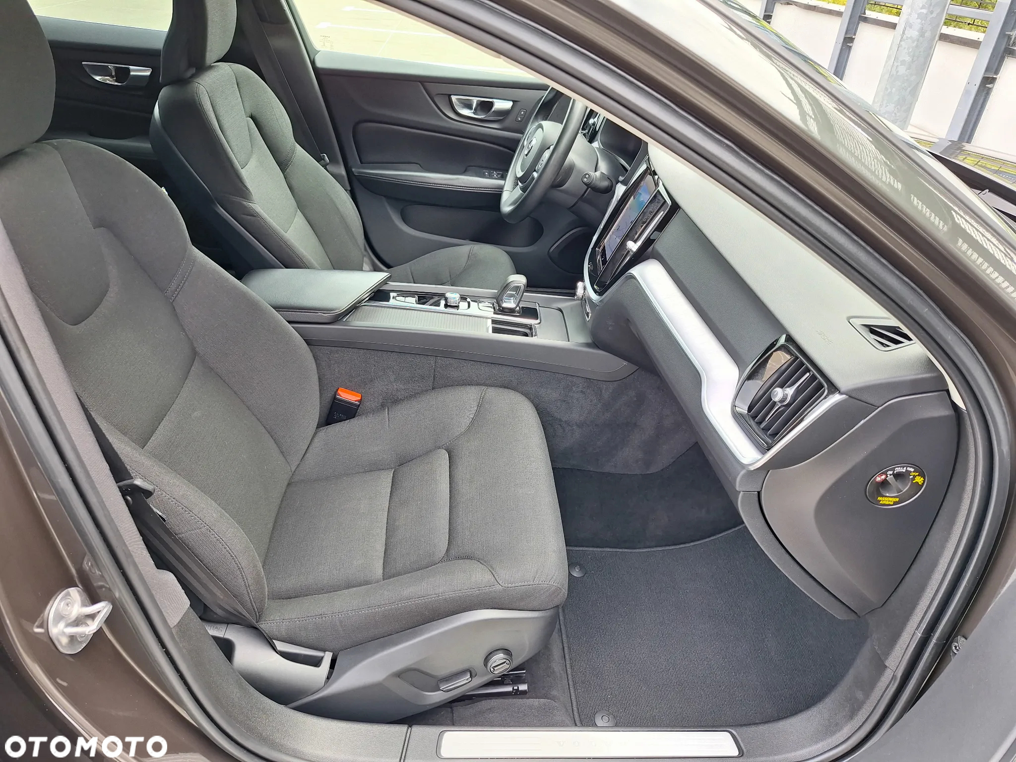 Volvo V60 D4 Momentum Pro - 24