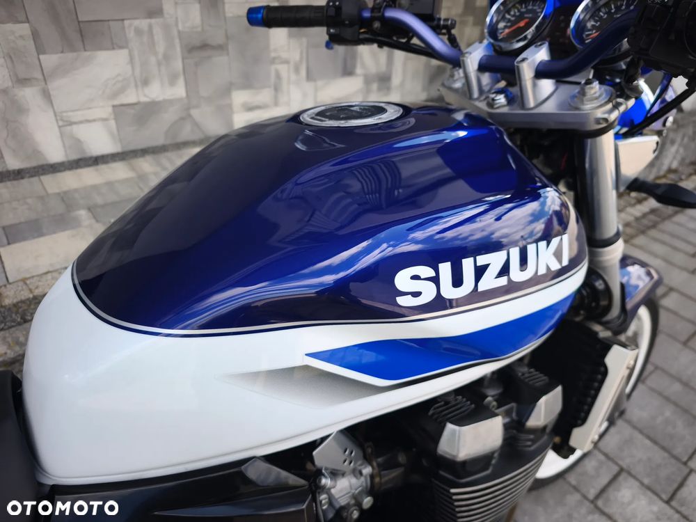 Suzuki GSX - 17