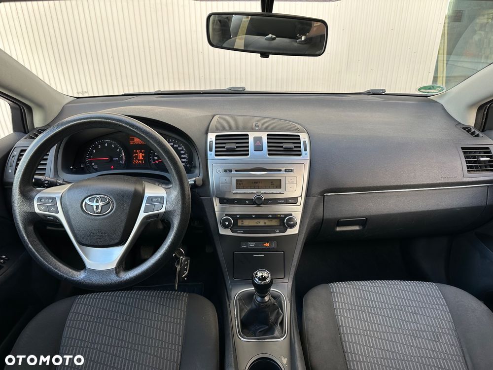 Toyota Avensis 1.6 Active - 26