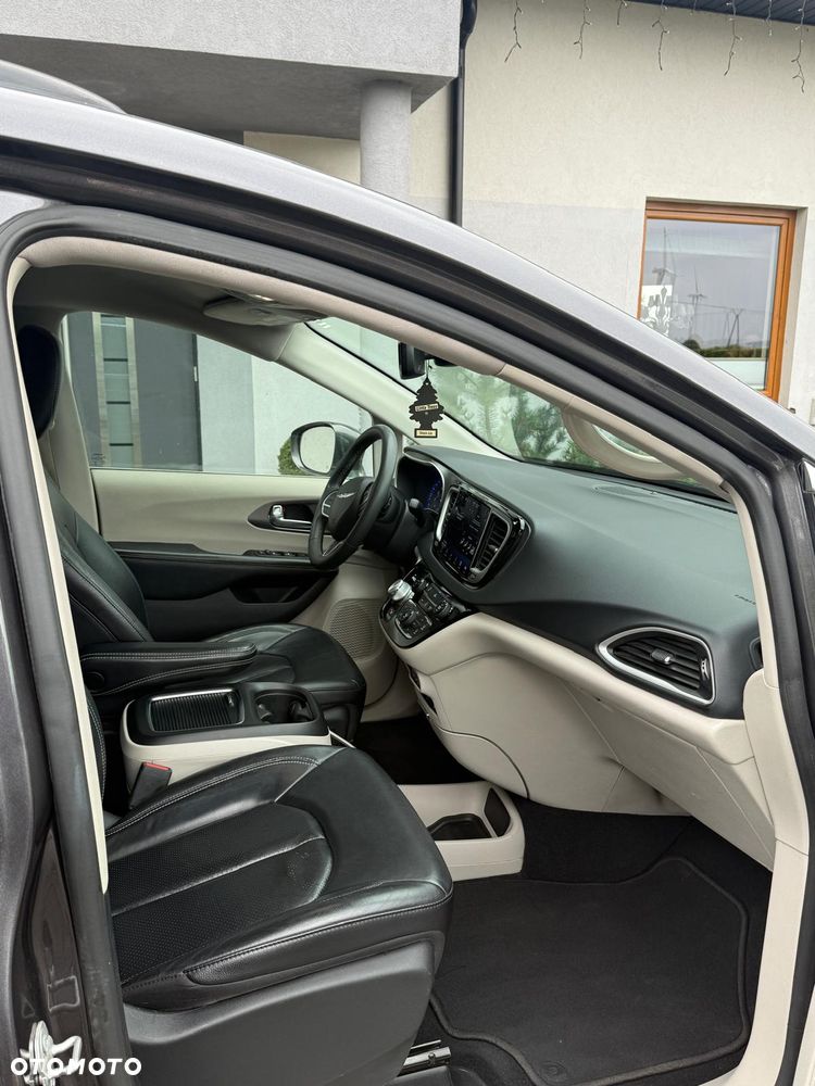 Chrysler Pacifica - 31